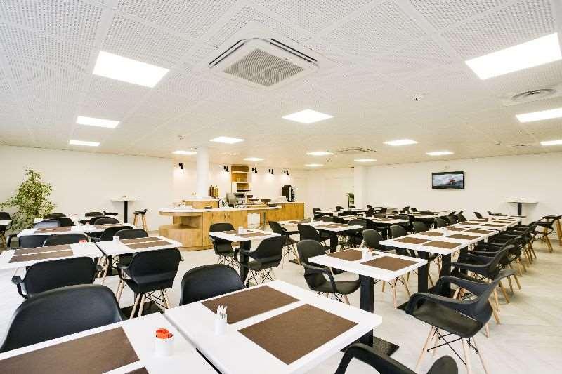 Brit Hotel Confort 로슈 레스토랑 사진